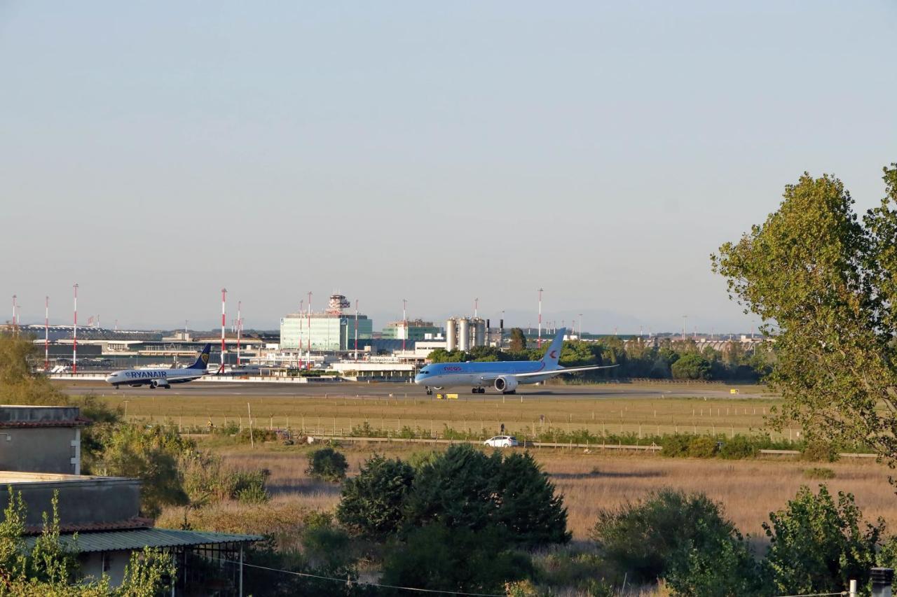 Bilocale Con Vista Sull'Aeroporto - Comodo Per Il Viaggio Fiumicino Extérieur photo